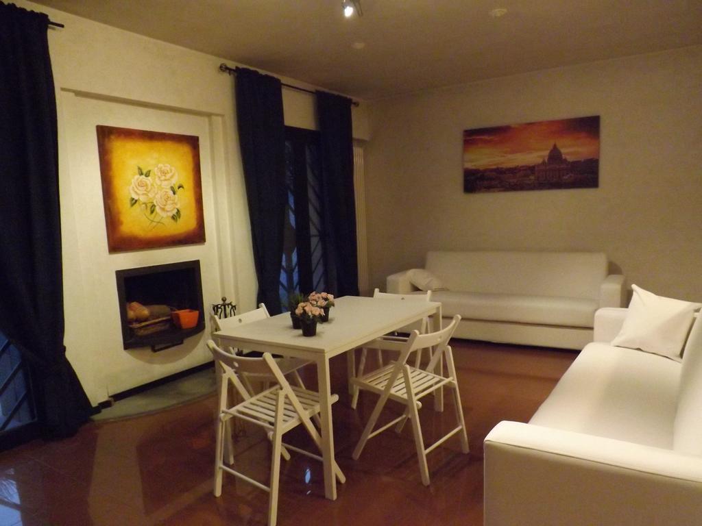 Madame Butterfly Hotel Ciampino Kamer foto